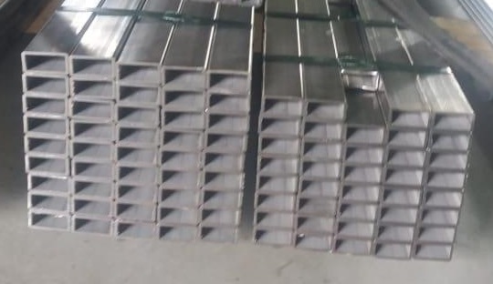 Труба нержавеющая профильная бесшовная прямоугольная 100x40x4 мм AISI 304 ASTM A554 фото